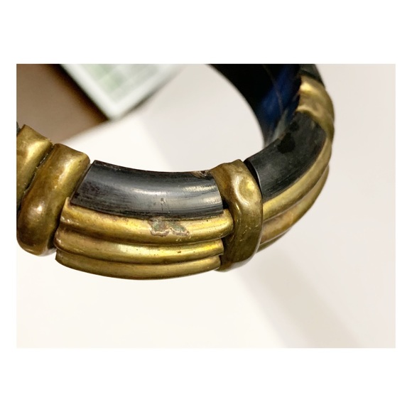Vintage boho brass and acrylic? Unique Ribbed bangle bracelet SMALL - Picture 2 of 14